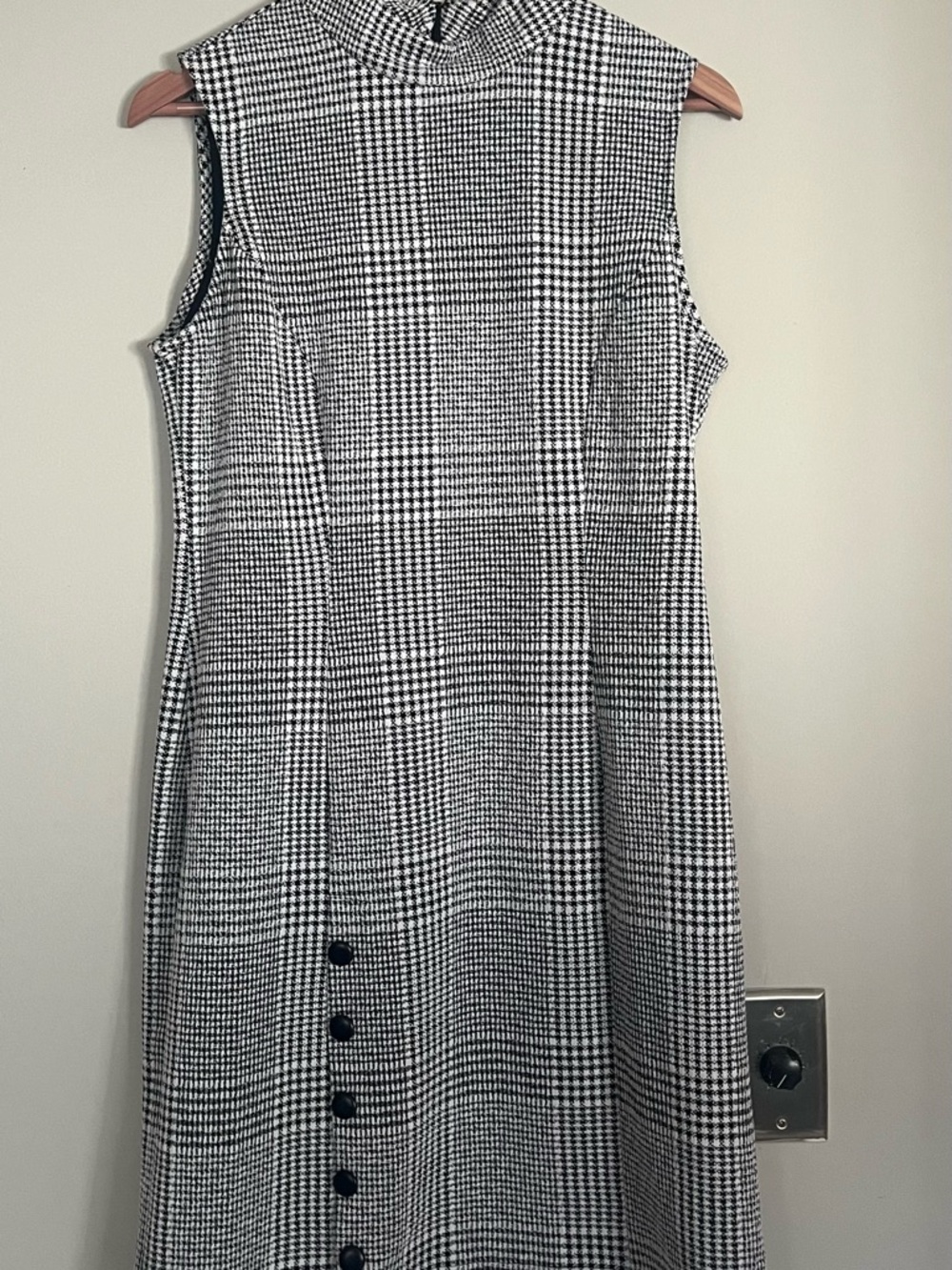 Sharagano Black and White Houndstooth Sleeveless Midi Dress